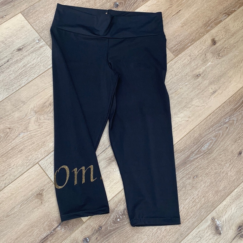 Om… yoga leggings M black NWT